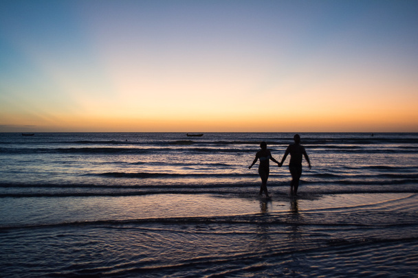 couple walking on beautiful  Beach - Fotoğraf, Görsel