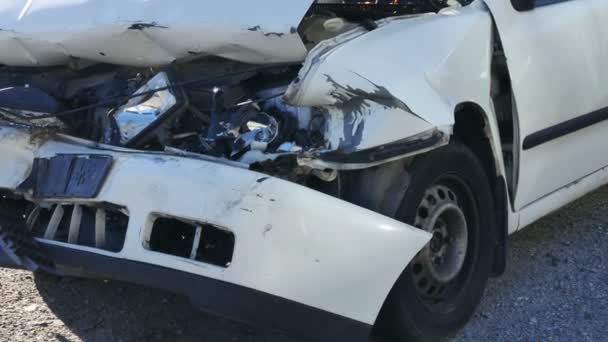 Dañado coche después del accidente
 - Metraje, vídeo