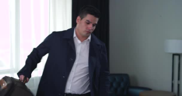 Young Businessman Arrived at the Hotel - Πλάνα, βίντεο
