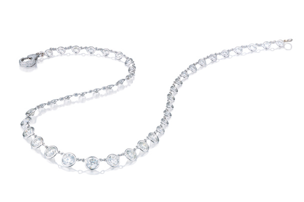 Gyémánt nyaklánc, fehér alapon - Fotó, kép