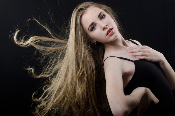 girl playing with hair - Foto, immagini