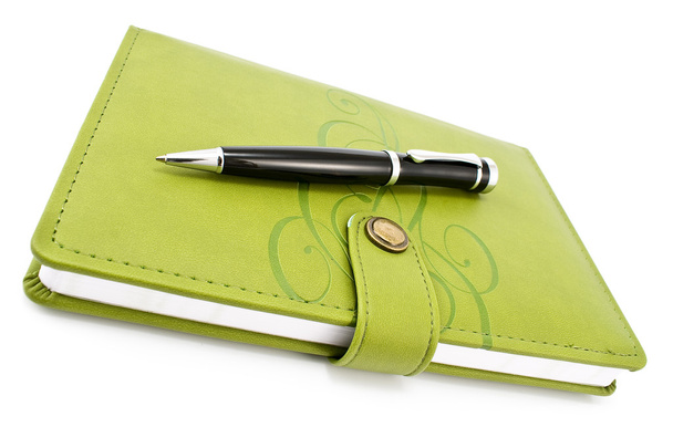 Ручка и зеленая тетрадь
 - Фото, изображение