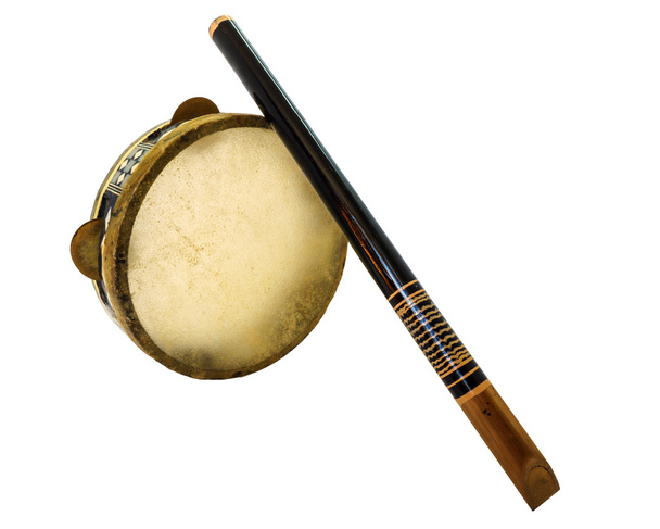 Instumento musical tradicional Djembe tambor y flauta
 - Foto, Imagen