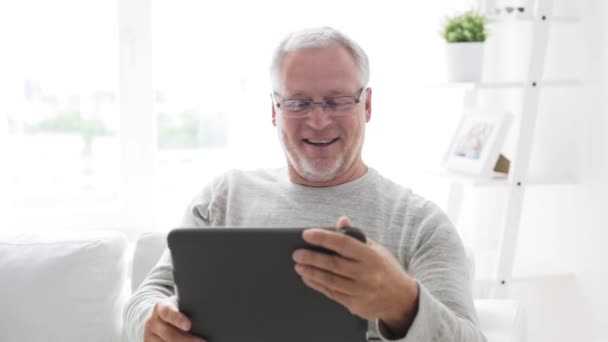 senior man having video call on tablet pc at home 117 - Séquence, vidéo