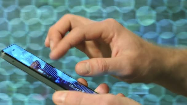 Abstrato Fechar a mão usando telefone inteligente
 - Filmagem, Vídeo