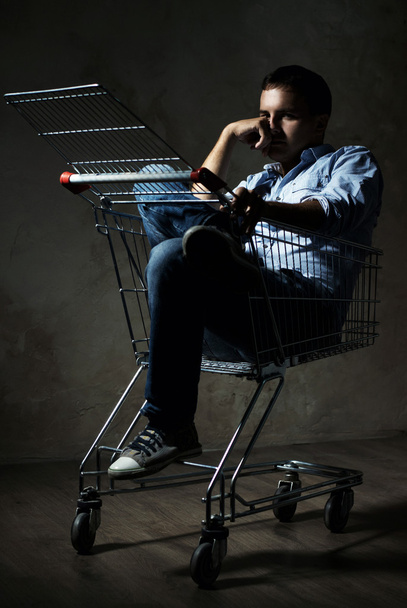 guy in shopping cart - Фото, изображение