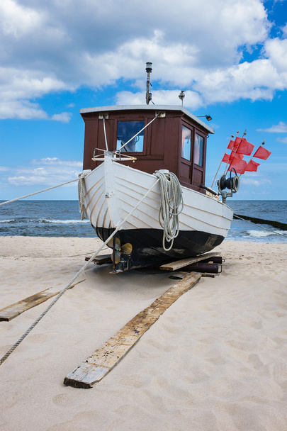 Un barco pesquero en la orilla del Mar Báltico en Koserow
 - Foto, imagen
