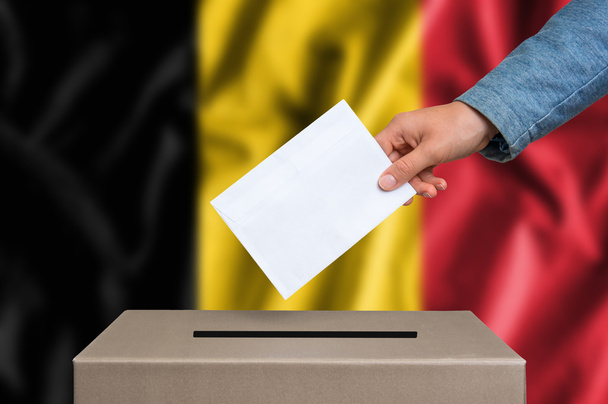 Выборы в Бельгии - голосование у избирательного ящика
 - Фото, изображение