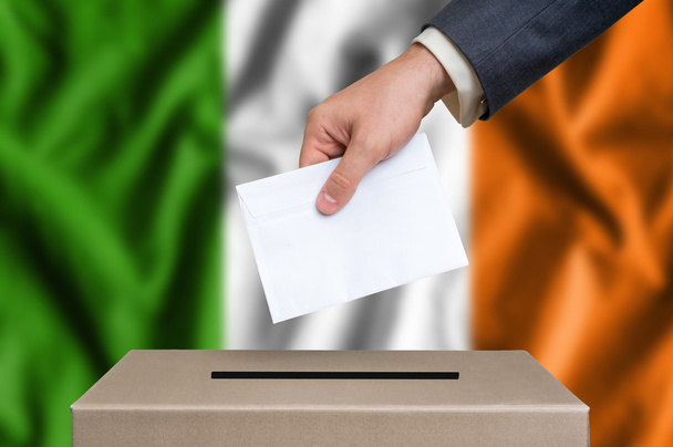 Vaalit Irlannissa - äänestys vaaliuurnilla
 - Valokuva, kuva