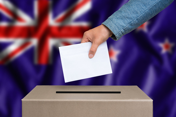 Выборы в Новой Зеландии - голосование у избирательного ящика
 - Фото, изображение