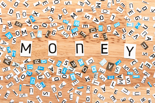 Palabra de dinero de letras cortadas
 - Foto, imagen