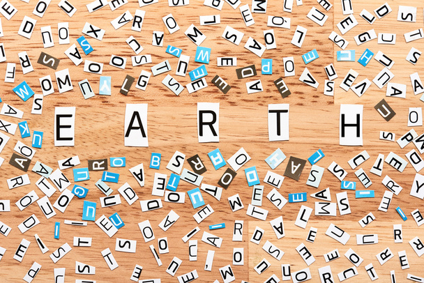Palabra de la Tierra de letras cortadas
 - Foto, imagen