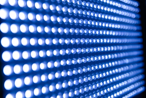 Zbliżenie: oświetlony odcinek niebieski Led światła - Zdjęcie, obraz