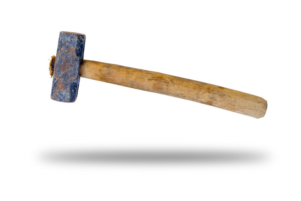 Старий молоток з дерев'яною ручкою ізольовано
 - Фото, зображення