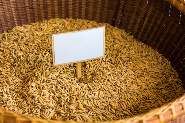 Семена риса в бамбуковой корзине
 - Фото, изображение