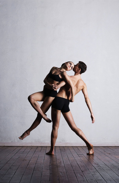 Couple of sporty ballet dancers  - Zdjęcie, obraz