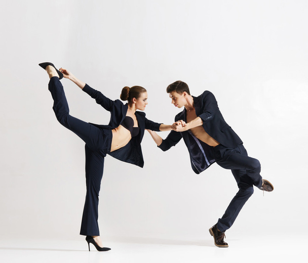 Couple de danseurs de ballet sportifs
  - Photo, image