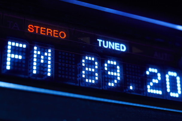 FM-tuner radio display. Stereo digitale frequentie station afgestemd - Foto, afbeelding