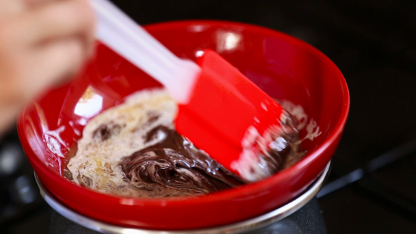 Preparación de pastel de chocolate
 - Metraje, vídeo