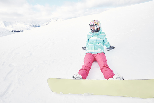 Mujer joven con snowboard
 - Foto, Imagen