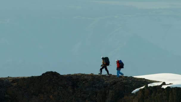 Ekipa na pasmo górskie Alaska - Materiał filmowy, wideo