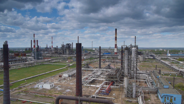 Rafineria ropy naftowej - Materiał filmowy, wideo