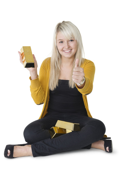 Mulher com barras de ouro dando polegares para cima
 - Foto, Imagem