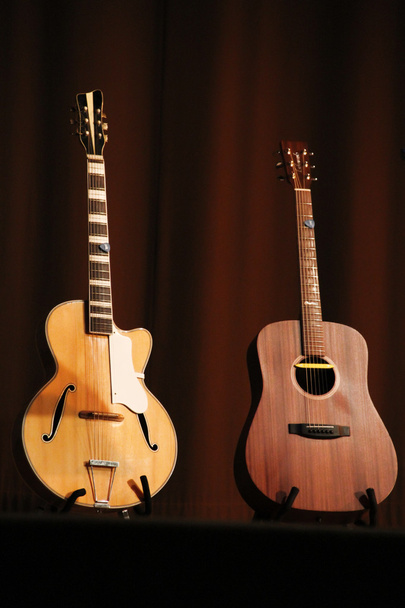Guitarras acústicas
 - Foto, Imagen