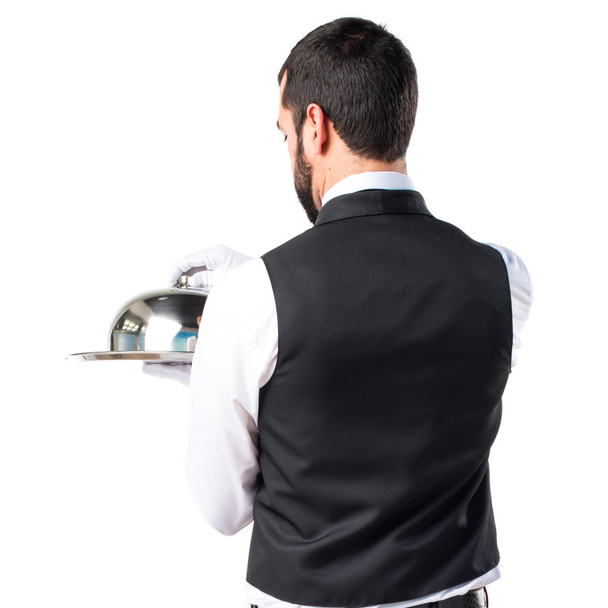 Πολυτελή σερβιτόρος κρατώντας ένα δίσκο - Φωτογραφία, εικόνα