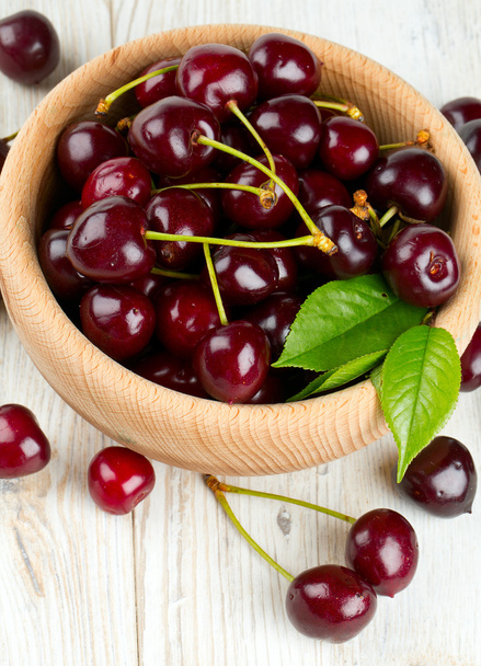 cherries in a bowl - Φωτογραφία, εικόνα