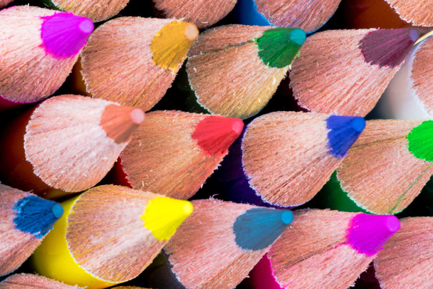 Крупним планом макро знімок фарбувальних олівців
 - Фото, зображення