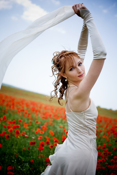 Beautiful woman in poppy field - Foto, Imagem