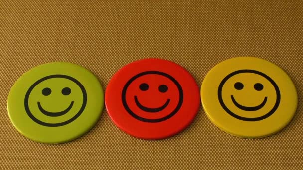 Hymykuvake. Symboli onnea, menestystä, hyvällä tuulella ja elämän tyytyväisyyttä
  - Materiaali, video