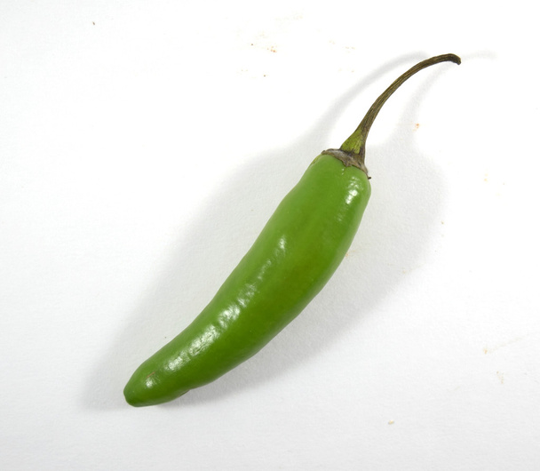 Pittige groene serrano peper  - Foto, afbeelding
