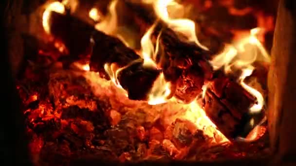 Hořící uhlí na grilu - Záběry, video