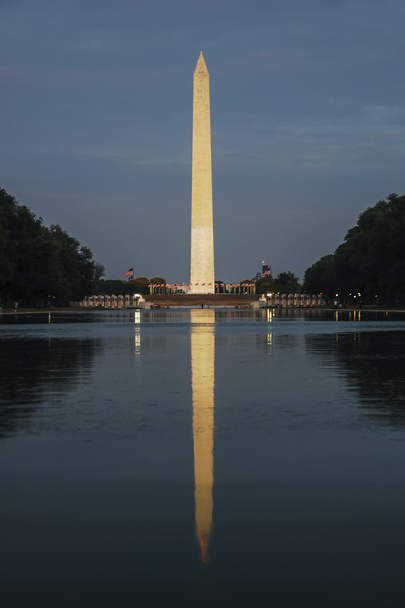Washington DC Heijastava allas ja Washington Monument
 - Valokuva, kuva