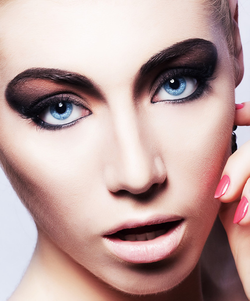 Woman face with beautiful bright makeup - Foto, imagen