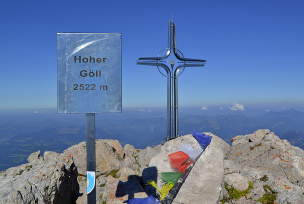Гору пік Топ металевий хрест і металевих підпис у Берхтесгаден в Альпах - Фото, зображення