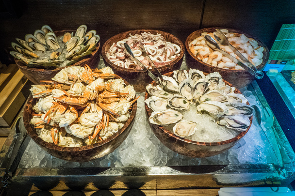 Fruits de mer, moules, calmar, crabe, huîtres, crevettes Buffet
 , - Photo, image