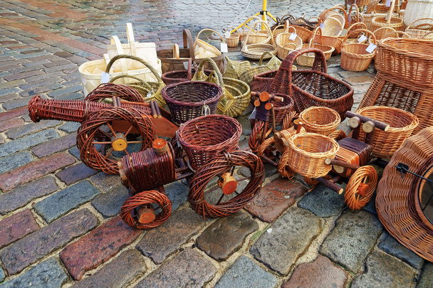 Různé proutkané košíky na vánočním trhu v Rize - Fotografie, Obrázek