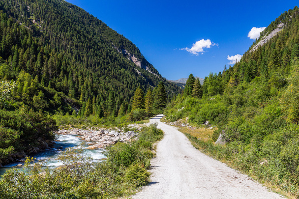  Gyors hegyi patak-Alpokban - Fotó, kép