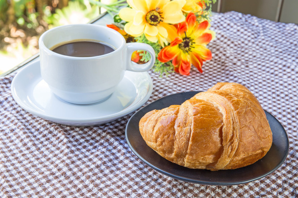 Croissant, pane e caffettiera
 - Foto, immagini