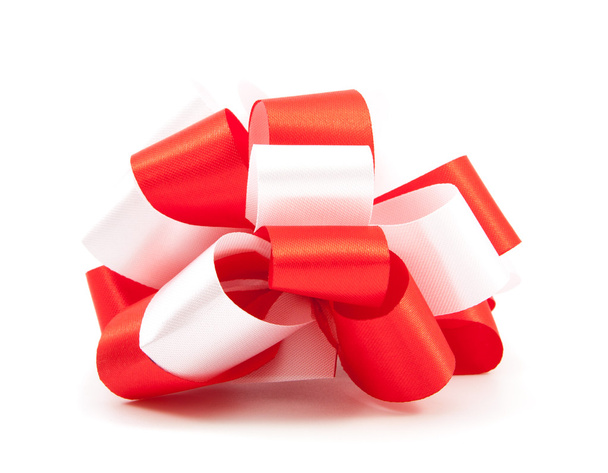 pojedyncze czerwone wstążki satynowe prezent łuk na białym tle - Zdjęcie, obraz