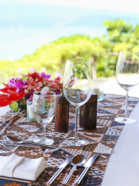 table in the restaurant on the sea background - Foto, imagen