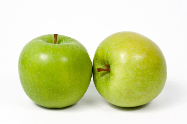 Zöld Apple elszigetelt fehér háttér - Fotó, kép