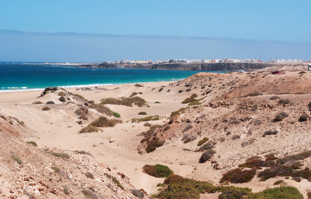 Fuerteventura, Kanári-szigetek, Spanyolország: légi felvétel a sziklák és a homokdűnék a Playa del Aguila (El Aguila), az egyik a leghíresebb strand az északnyugati partján, közel a falu El Cotillo  - Fotó, kép