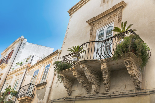 Hermoso balcón barroco
 - Foto, Imagen