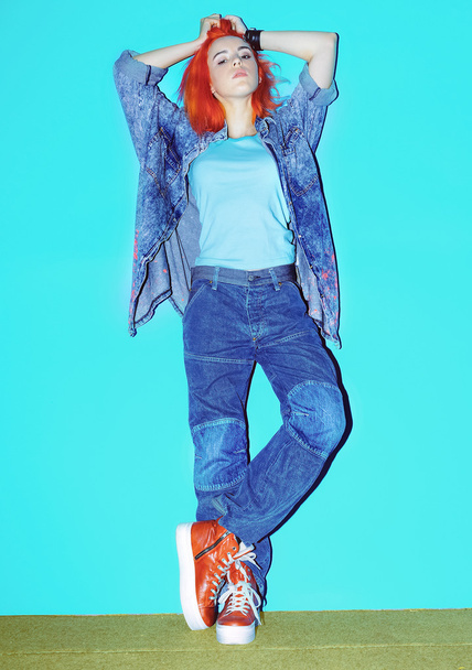 Girl teenager with red hair and denim clothing. Stylish look - Foto, imagen