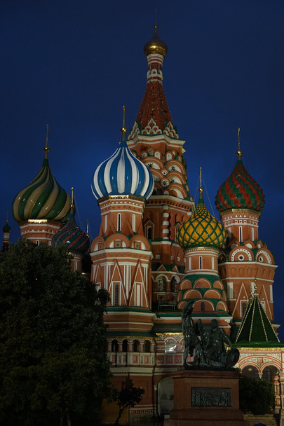 MOSCOU - 21 AOÛT 2016 : Plan nocturne de la cathédrale Saint-Basile le 21 août 2016 à Moscou, Russie
. - Photo, image