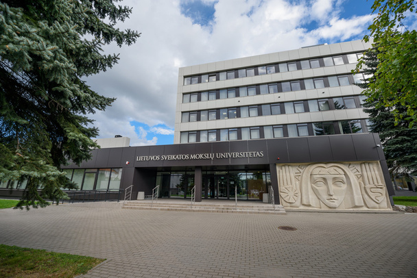 facultad de medicina en Kaunas
 - Foto, Imagen